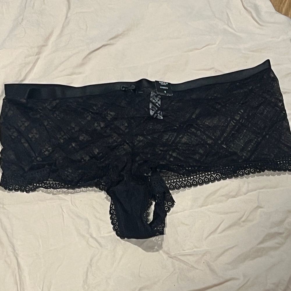 27. Elegant Black Lace Women's Cheeky Panties